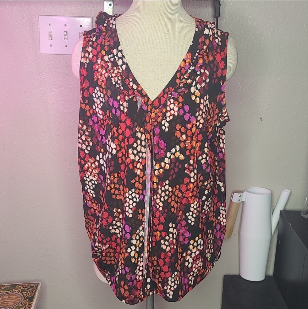 Anne Klein V neck blouse